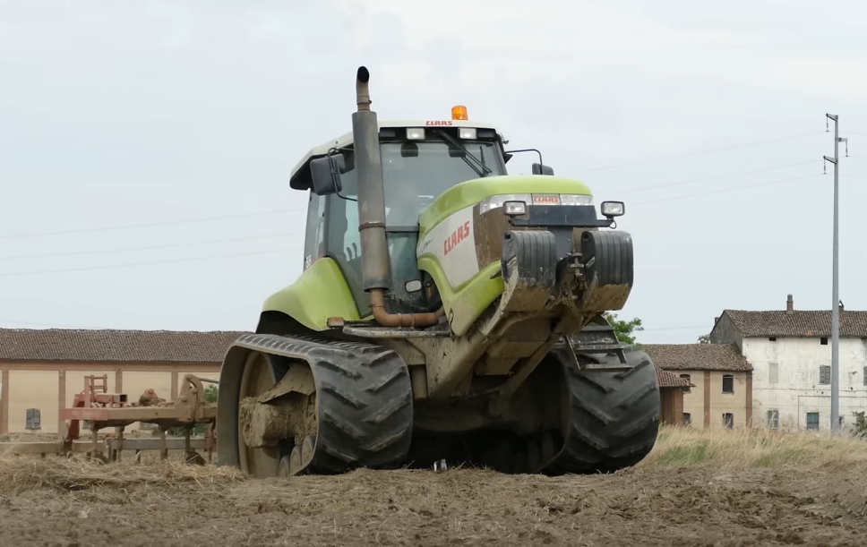 Secret Powerhouse Unearthed: Claas Challenger 55 Shocks the Farming World